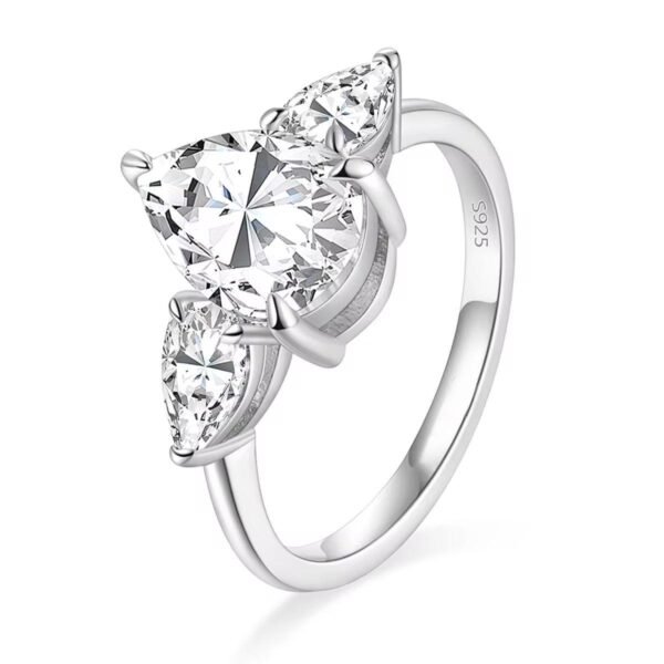 Alessia | טבעת שלישיית יהלומים