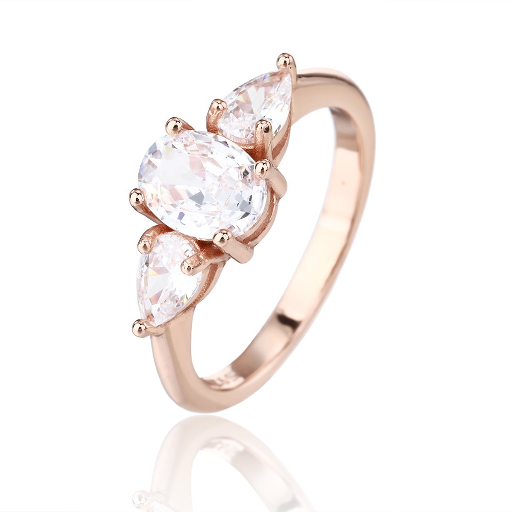 Soléna | טבעת רוז גולד שלוש אבנים