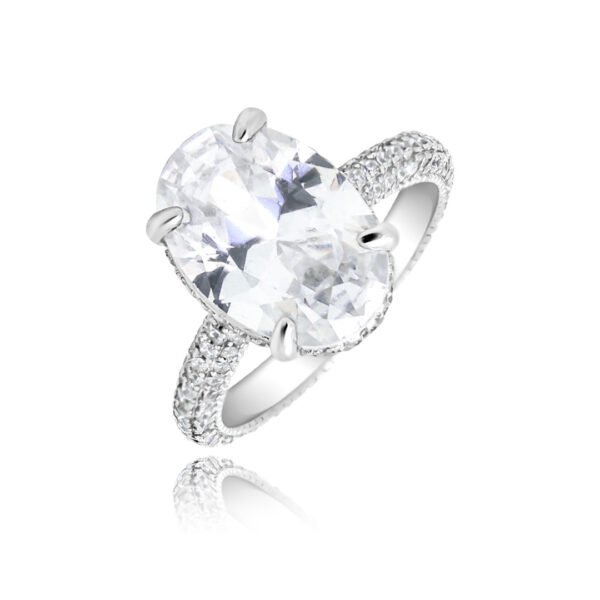 Émara | טבעת כסף אובלית משובצת