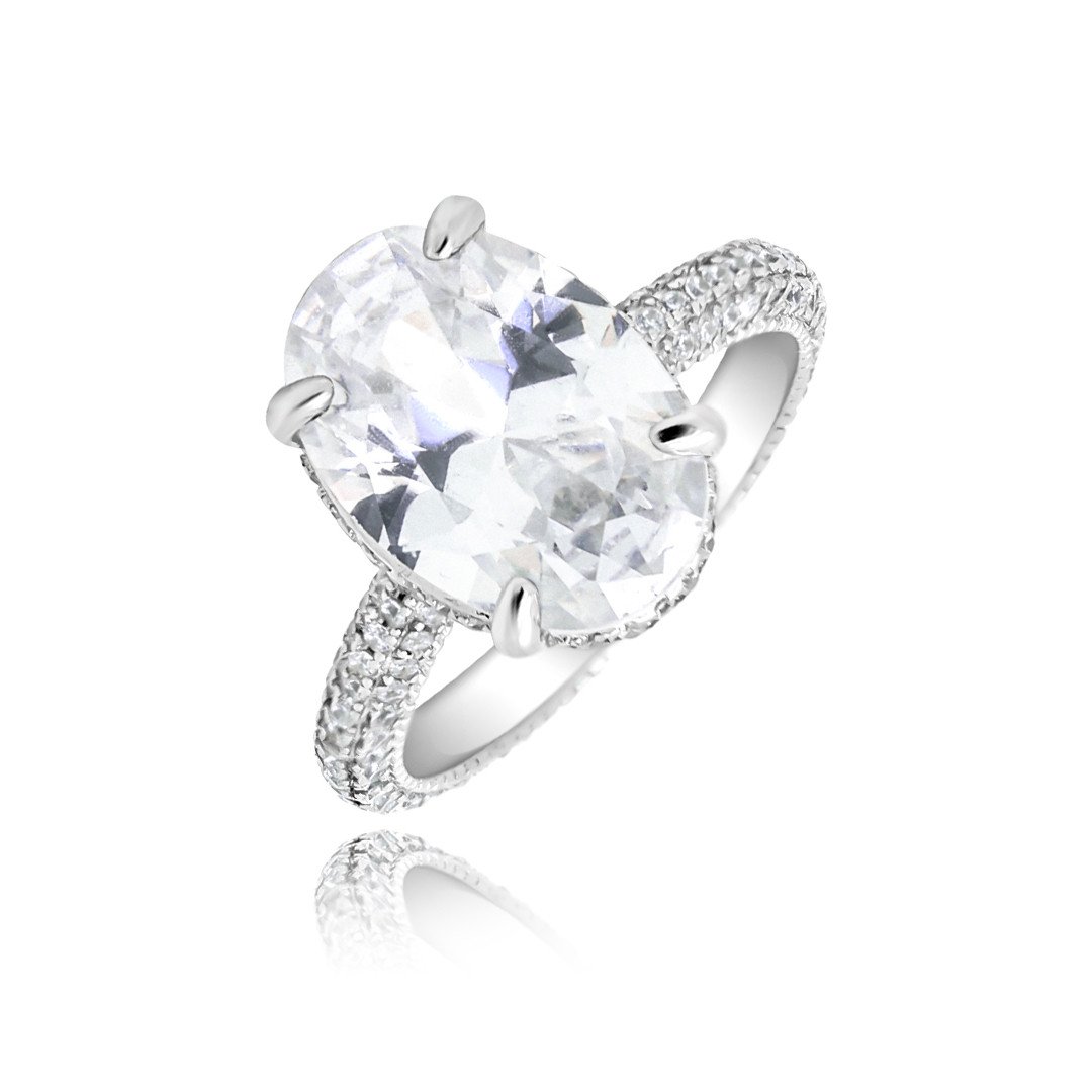 Émara | טבעת כסף אובלית משובצת