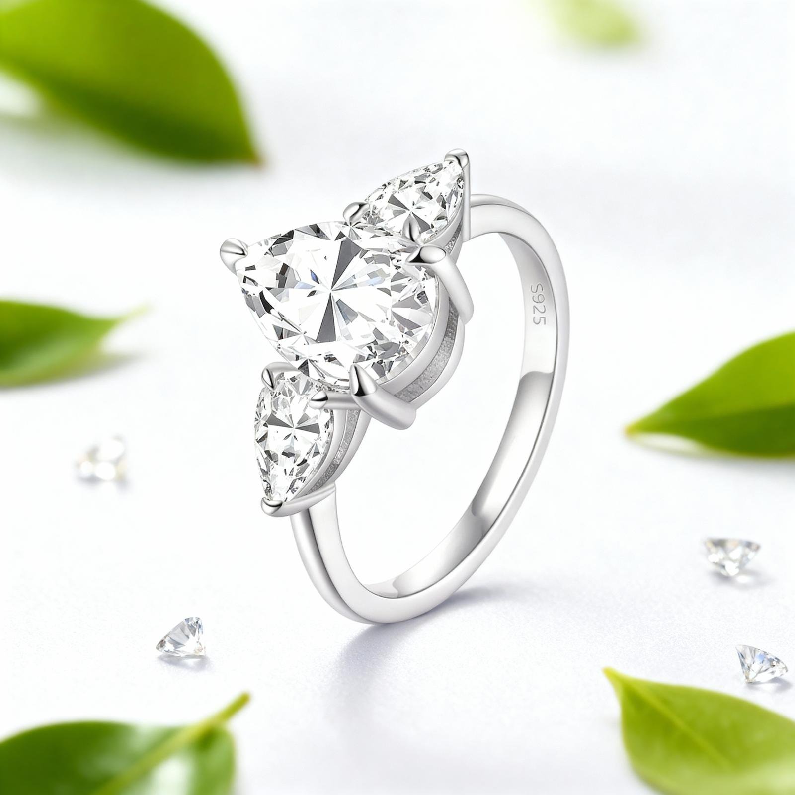 Alessia טבעת שלישיית יהלומים